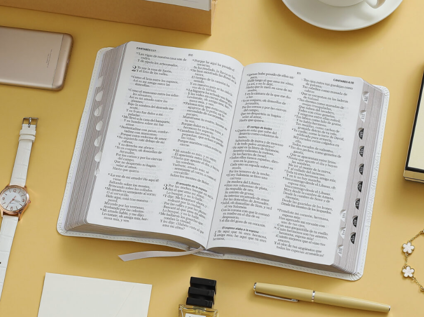 Biblia de Boda con Índice y Canto Plateado – Blanco Símil Piel – RVR1960 - Imagen 4