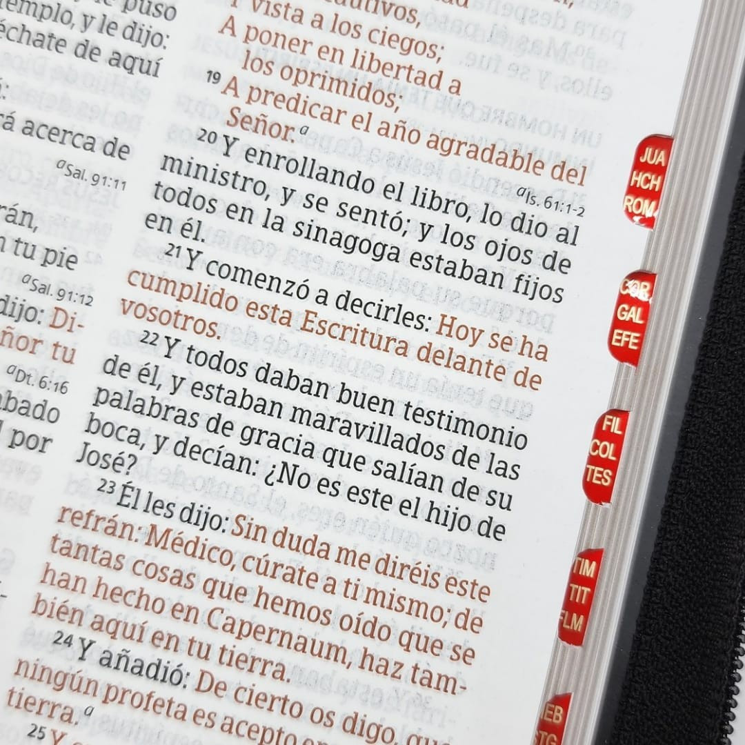 Biblia Tamaño Manual Letra Grande con Índice y Cierre (Edición 2023) – Negro Símil Piel – RVR1960 - Imagen 3